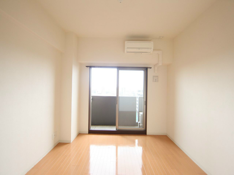 その他部屋・スペース　洋室7.0帖　収納付　エアコン完備　バルコニーに面しています