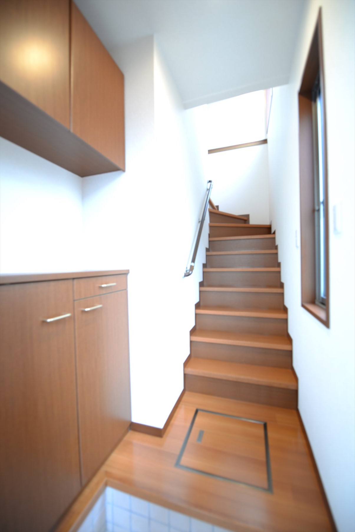 玄関　シューズボックスで玄関がスッキリ片付きます♪