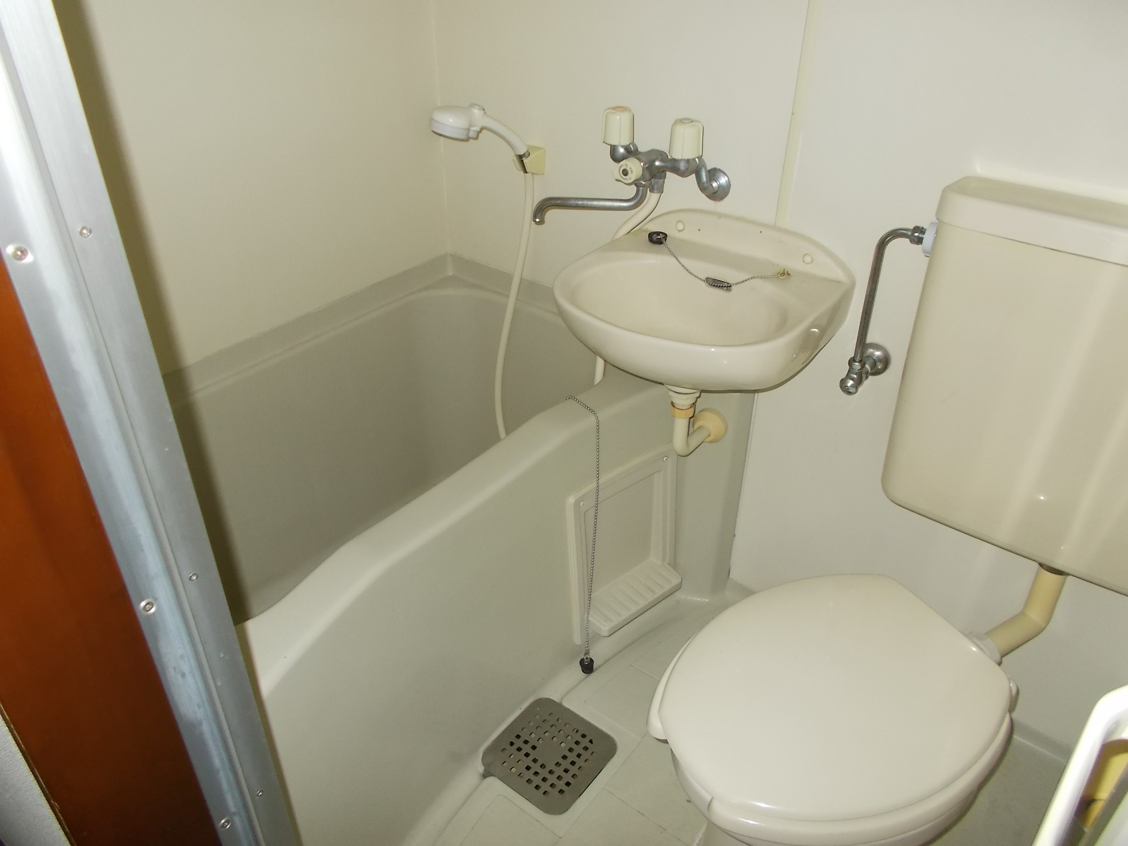 バス・シャワールーム　清潔感のあるバスルームです