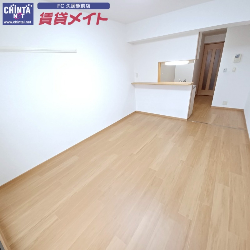 居室・リビング　同物件別室画像