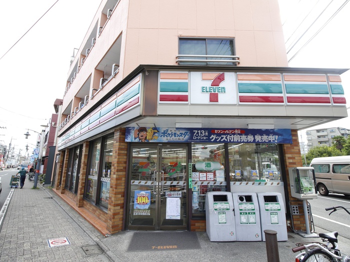 コンビニ　セブンイレブン（コンビニ）まで207m