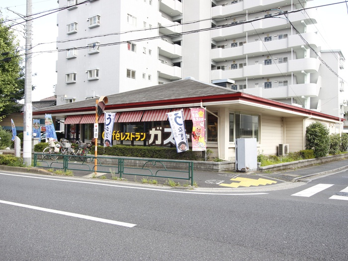 飲食店　ガスト　西綾瀬店（飲食店）まで257m