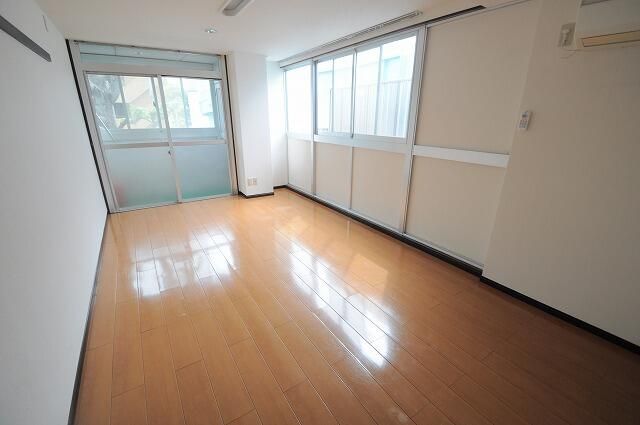 居室・リビング　※写真は同じマンションの違う部屋のものになります。