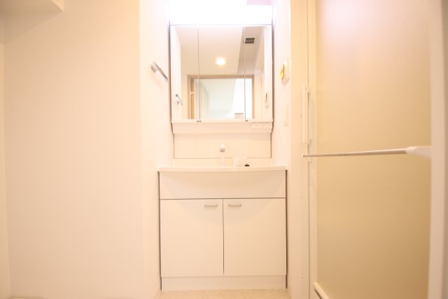 洗面設備　※別部屋の参考写真です