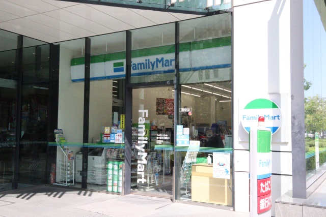 コンビニ　ファミリーマート　地下鉄高岳駅前店（コンビニ）まで212m