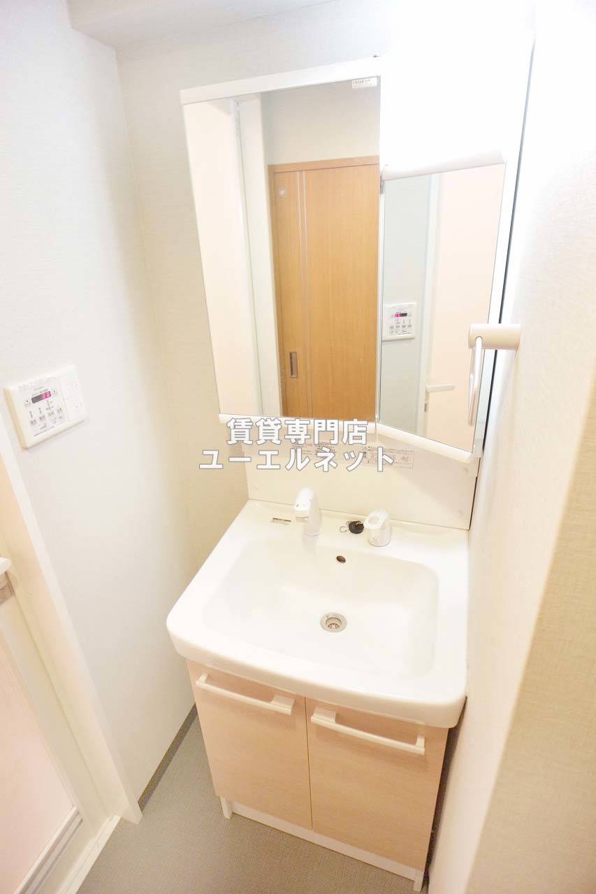 洗面設備　清潔感ある独立洗面台で毎日気持ちよく♪