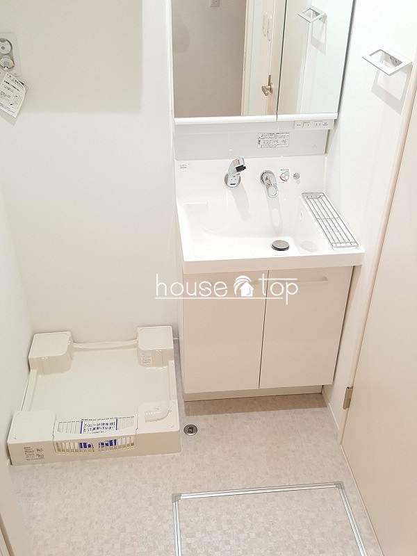 洗面設備　シャンプードレッサー付き！室内洗濯機置場もありますよ♪