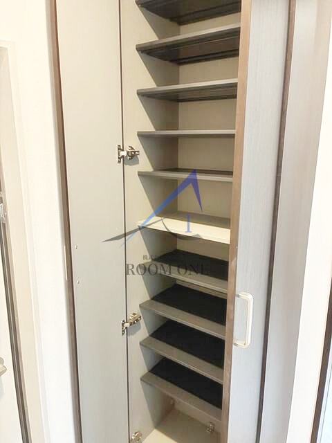 玄関　玄関収納です。