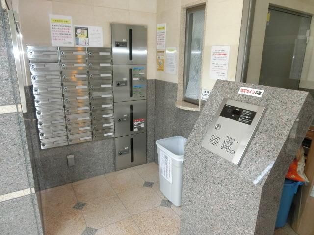 エントランス　オートロック完備のエントランス★