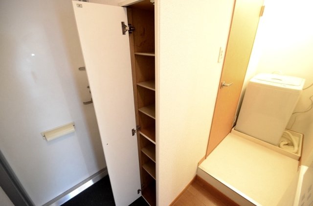 玄関　仕様・設備は原状と異なる場合有。現状優先