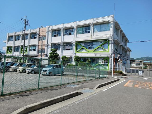 小学校　山崎小学校様（小学校）まで350m