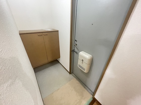 玄関　※別号室の写真です