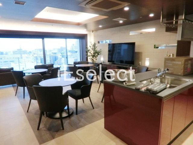 エントランス　入居者専用ラウンジ