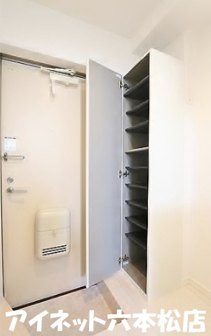 玄関　玄関収納もばっちりです