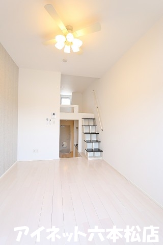 居室・リビング　広々6帖越えのお部屋です