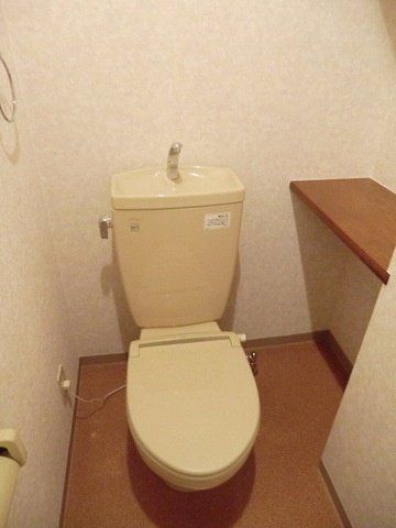 トイレ　棚付トイレ