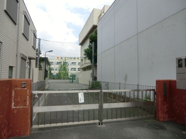 小学校　舎人小学校（小学校）まで350m
