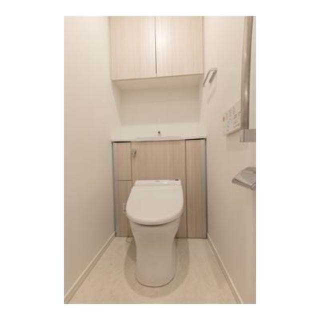 トイレ　※写真は同タイプ住戸です。