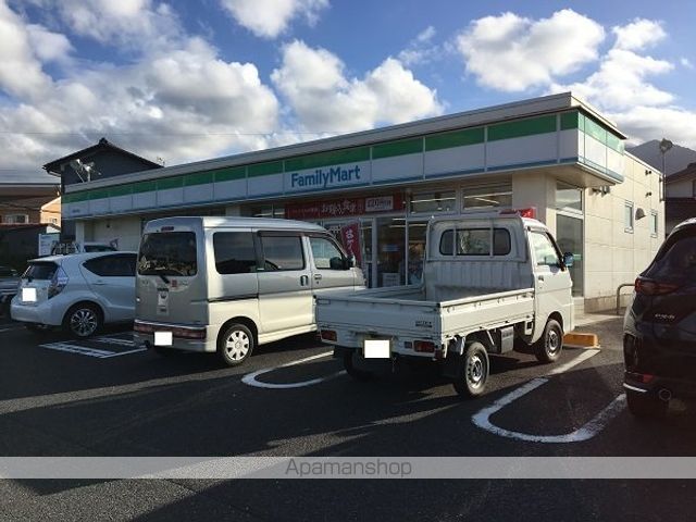 コンビニ　ファミリーマート（コンビニ）まで2200m