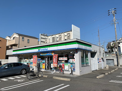 コンビニ　ファミリーマート 千種春岡二丁目店（コンビニ）まで559m