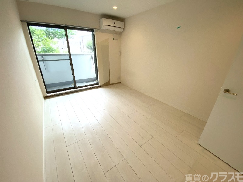 居室・リビング　白を基調にした明るいお部屋です。
