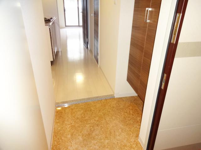 玄関　玄関を開けるとこんな感じです♪