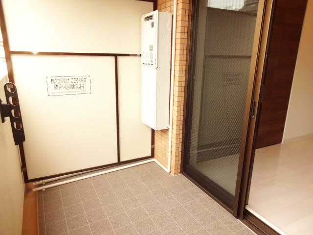 バルコニー　幅が広いので洗濯物が干しやすい！