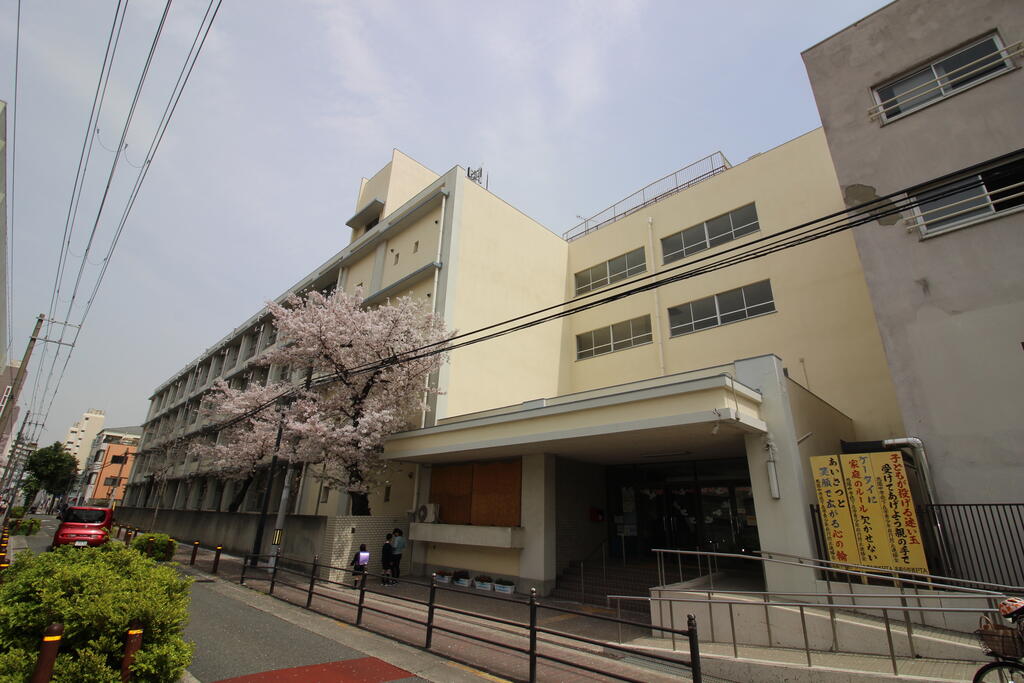 小学校　大阪市立高殿小学校（小学校）まで239m