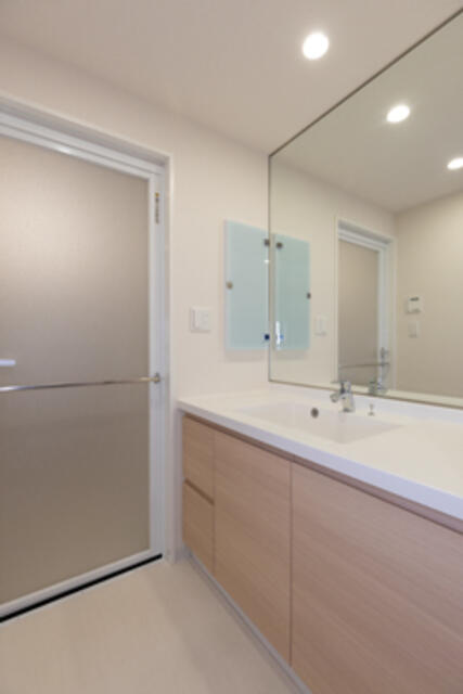 洗面設備　※写真は同タイプ住戸です。