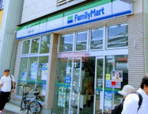コンビニ　ファミリーマート羽田四丁目店（コンビニ）まで520m