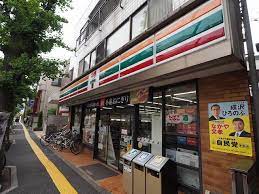 コンビニ　セブンイレブン 文京動坂上店（コンビニ）まで926m