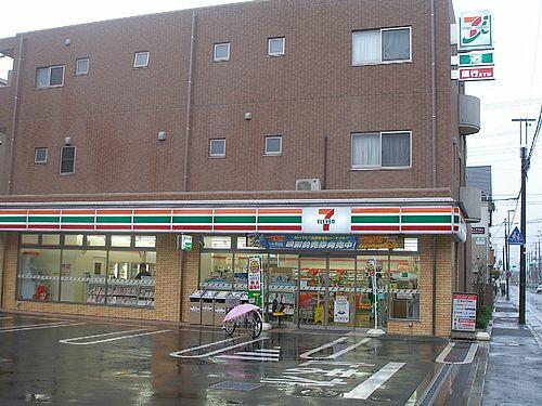 その他　セブンイレブンまで690m