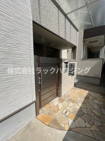 エントランス　【お部屋さがしはラックハウジングにお問合せ下さいませ♪】
