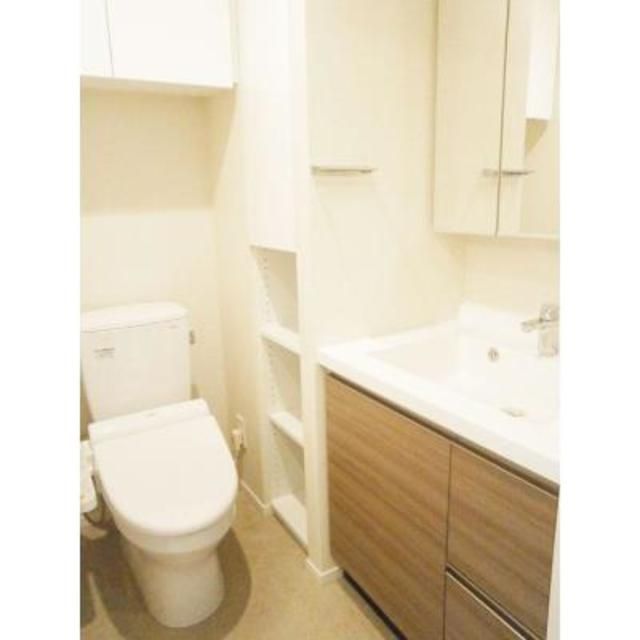 トイレ　※写真は同タイプ住戸です。