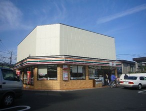 コンビニ　セブンイレブン足立千住曙町店（コンビニ）まで366m