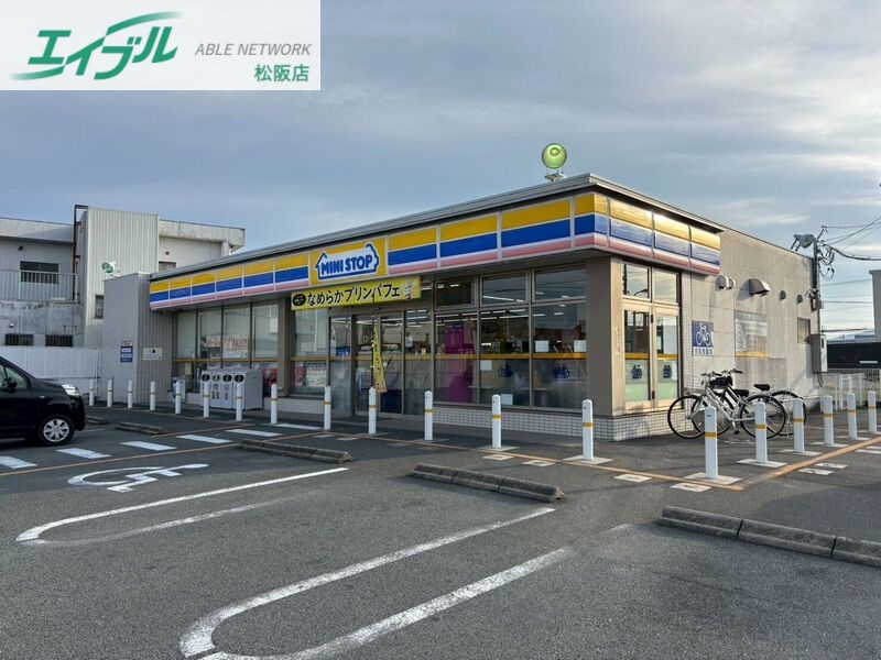 コンビニ　ミニストップ松阪松ヶ崎駅前店（コンビニ）まで1261m