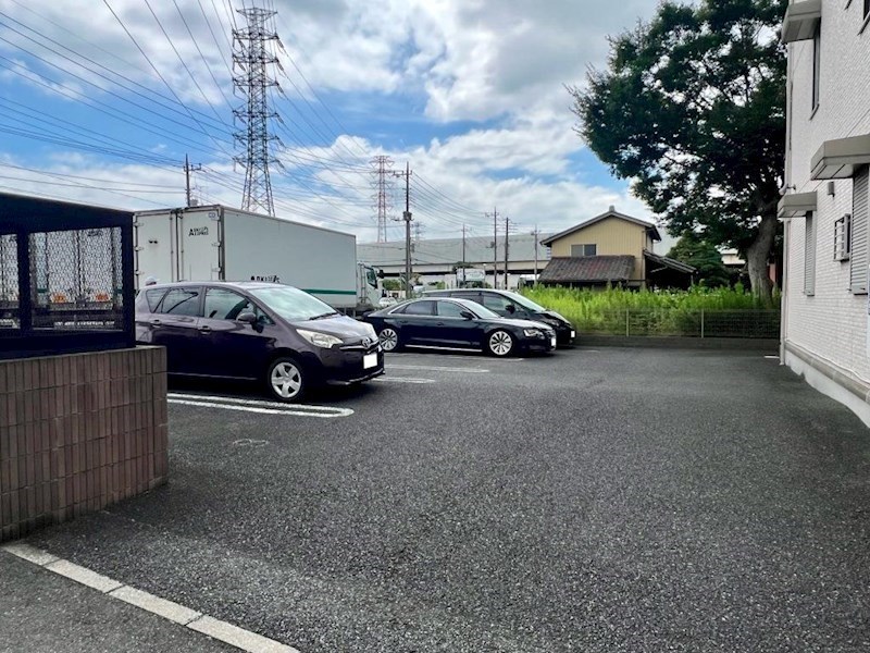 駐車場　敷地内駐車場（空き要確認）