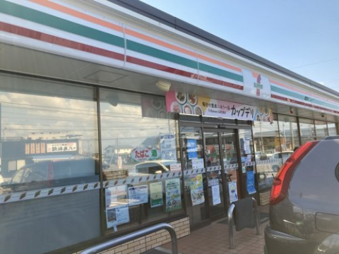 コンビニ　セブン－イレブン　安城新田町小山店（コンビニ）まで300m