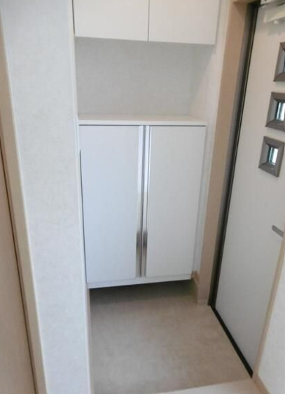 玄関　別部屋の画像を使用しております。