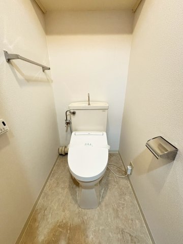トイレ　別号室の写真です。ご参考までに