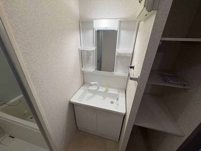 洗面設備　コンパクトで使いやすい洗面所