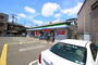 コンビニ　ファミリーマート摂津鳥飼店（コンビニ）まで593m
