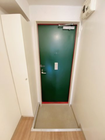 玄関　別号室の写真となります