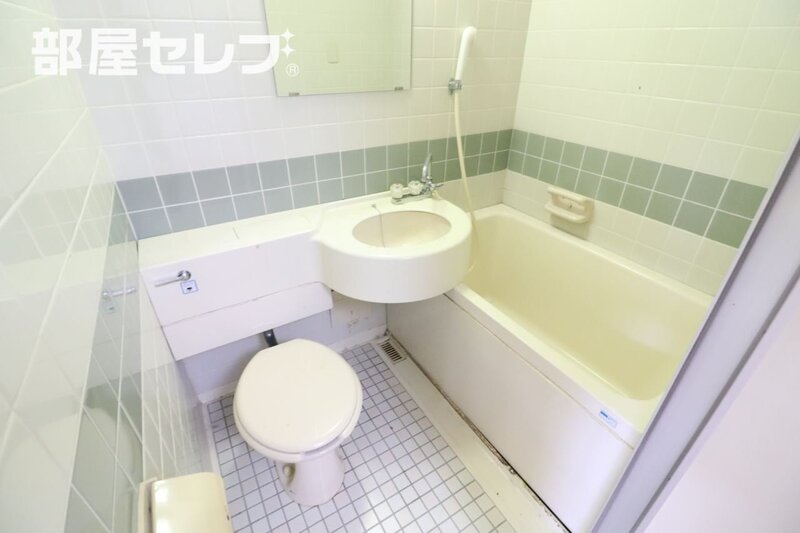 バス・シャワールーム　清潔感のあるお風呂です