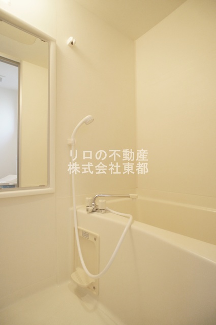 バス・シャワールーム　清潔感のある浴室で、１日の疲れを癒しリラックスできます。