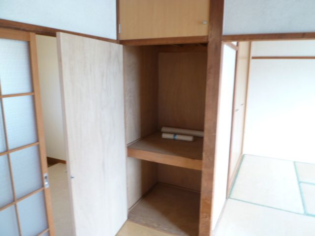 収納　居室にはどちらも収納があります