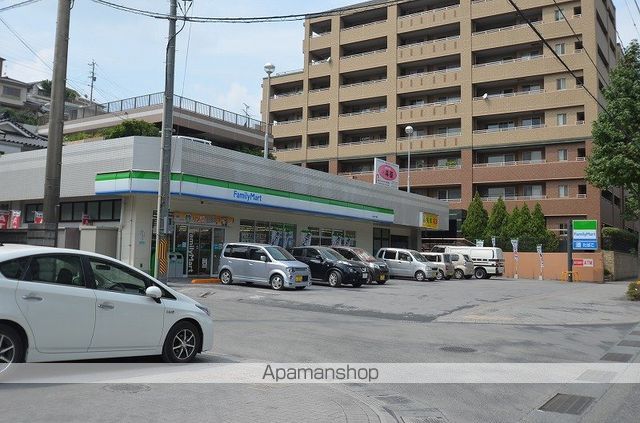 コンビニ　ファミリーマート（コンビニ）まで1227m