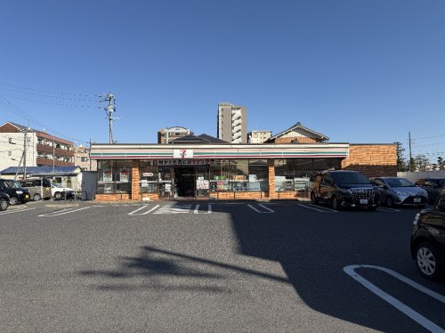 コンビニ　セブンイレブン小牧中央1丁目店（コンビニ）まで611m
