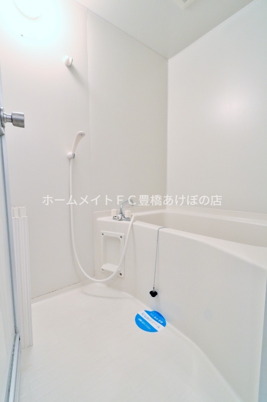 バス・シャワールーム　同型別部屋写真（反転）