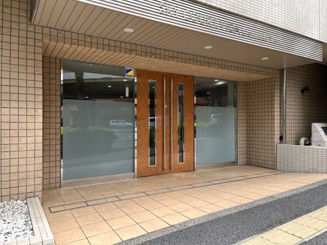 エントランス　落ち着いたエントランスです